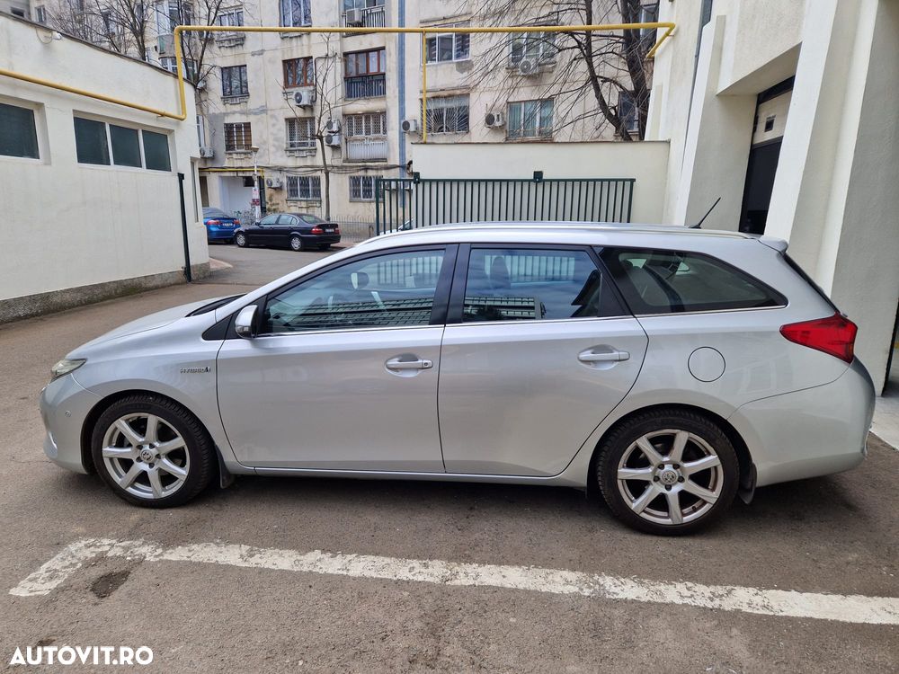 Toyota Auris 1.8 L VVT-i HSD Luna - 5