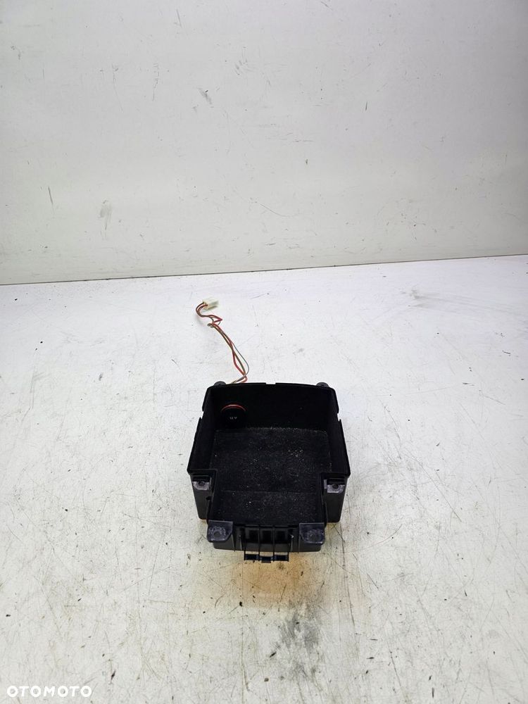 SCHOWEK ZAPALNICZKA TELEFON AUDI A4 A5 8K0864981D - 1