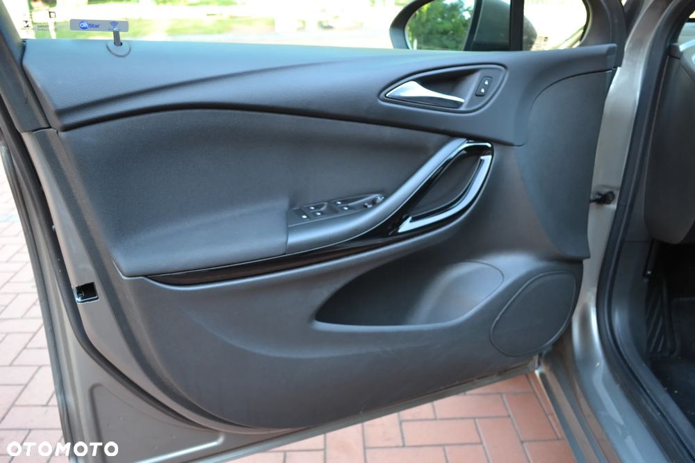 Opel Astra 1.4 T Dynamic S&S - 20