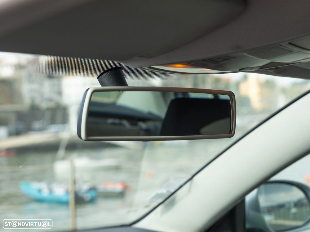 VW Passat 2.0 TDI Confortline - 22