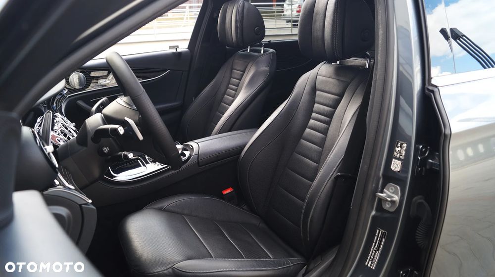 Mercedes-Benz Klasa E 400 4Matic 9G-TRONIC Exclusive - 16