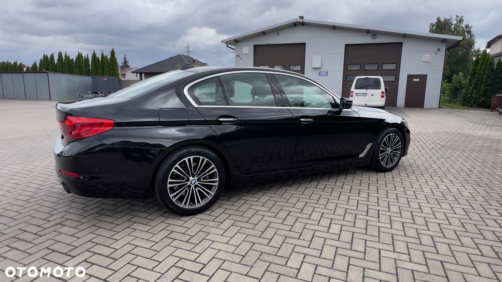 BMW Seria 5 520i Sport Line - 11