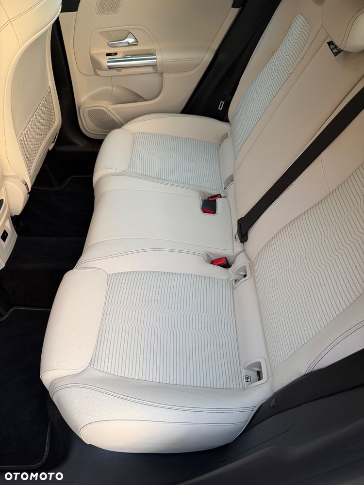 Mercedes-Benz GLA 180 Progressive - 10