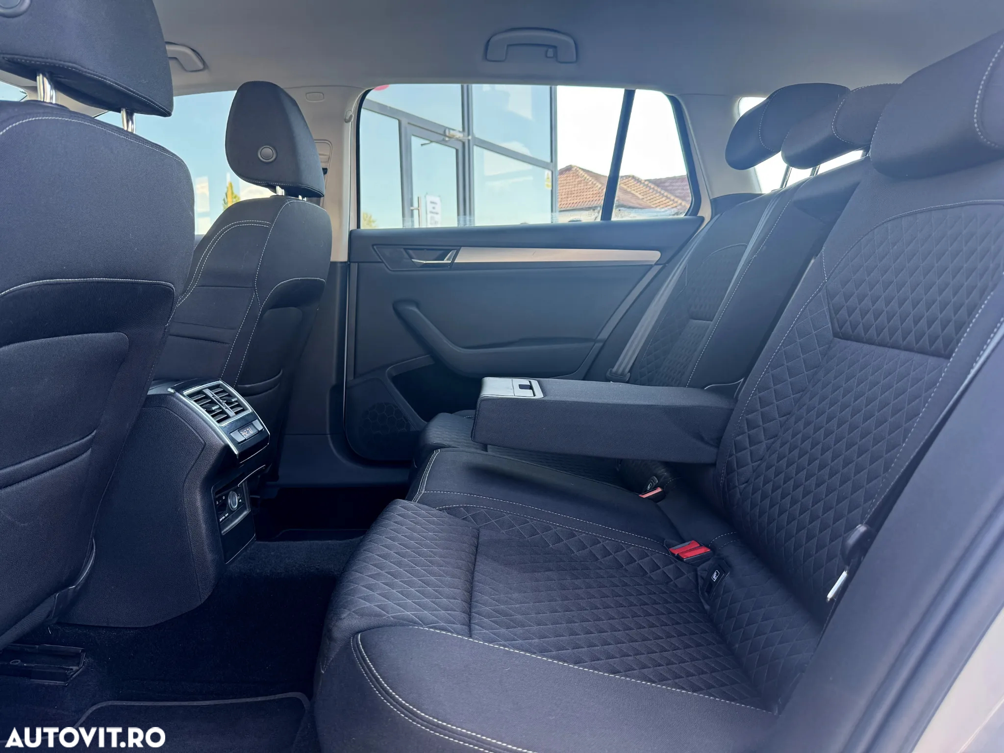 Skoda Superb 2.0 TDI DSG Style - 23