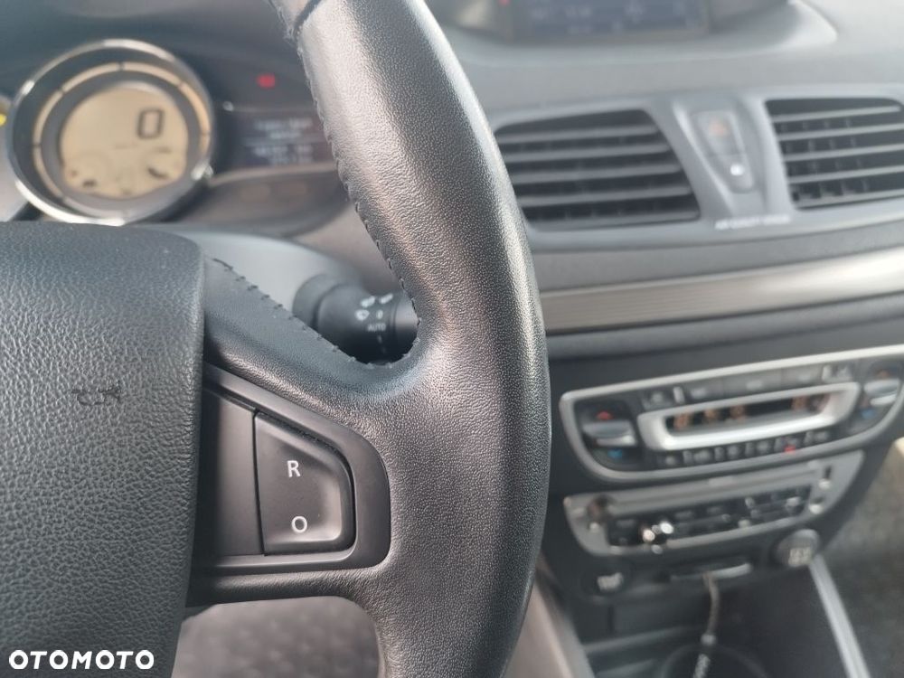 Renault Megane dCi 110 FAP Paris - 23