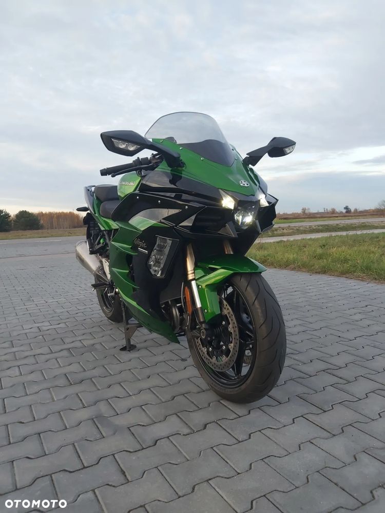 Kawasaki Ninja H2 SX - 12