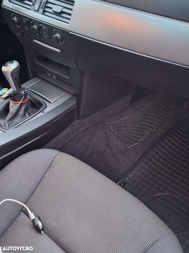 BMW Seria 5 525d Touring - 10