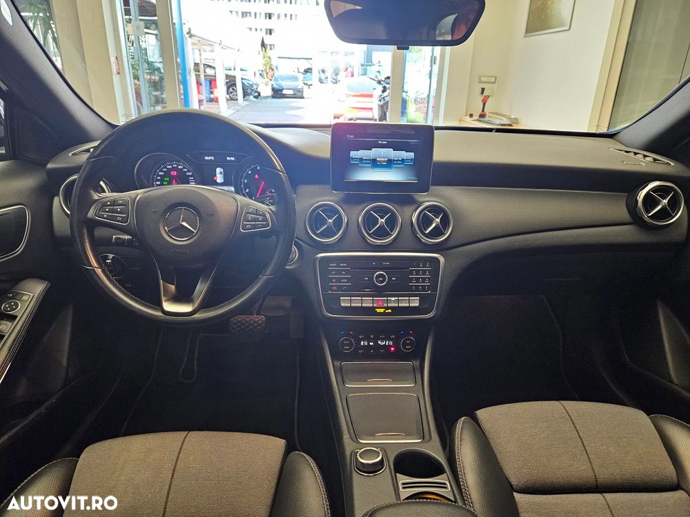 Mercedes-Benz GLA - 12