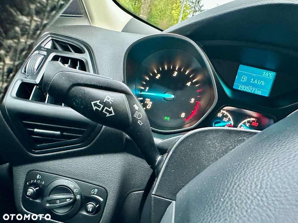 Ford Kuga 2.0 TDCi 2x4 Titanium - 38