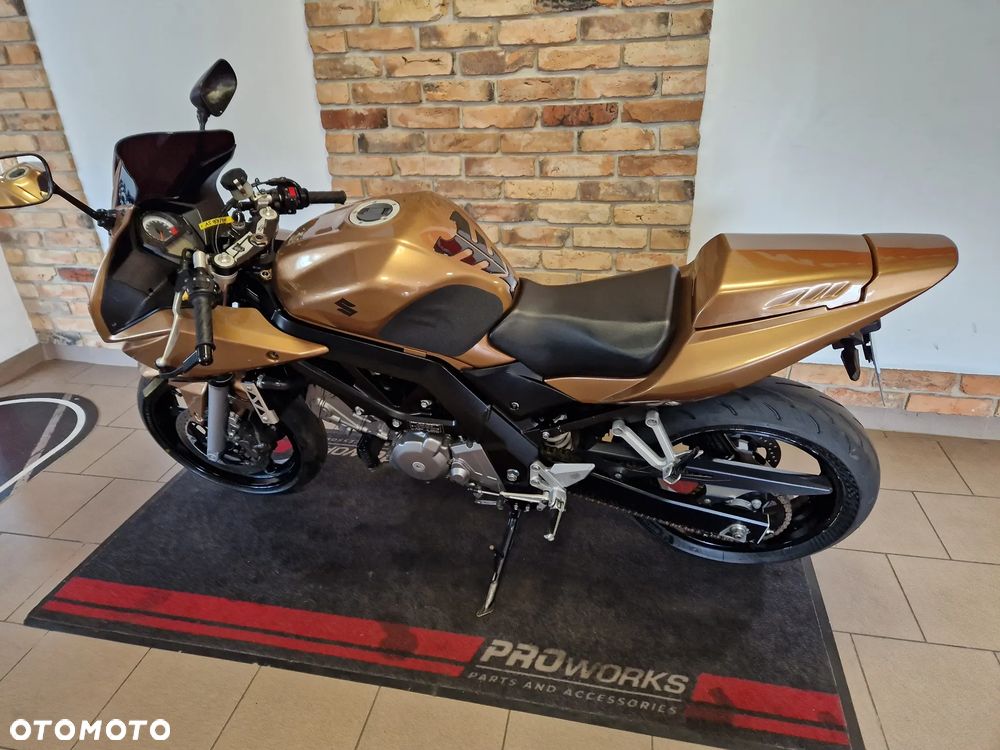 Suzuki SV - 8
