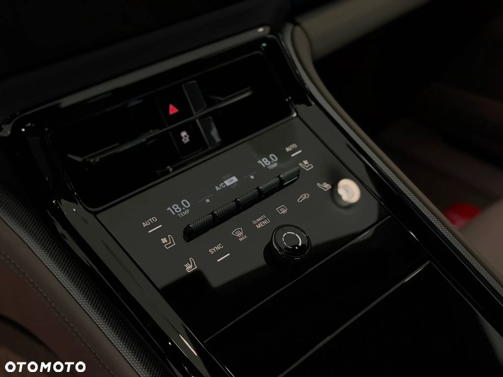 Porsche Panamera 4 E-Hybrid PHEV - 35