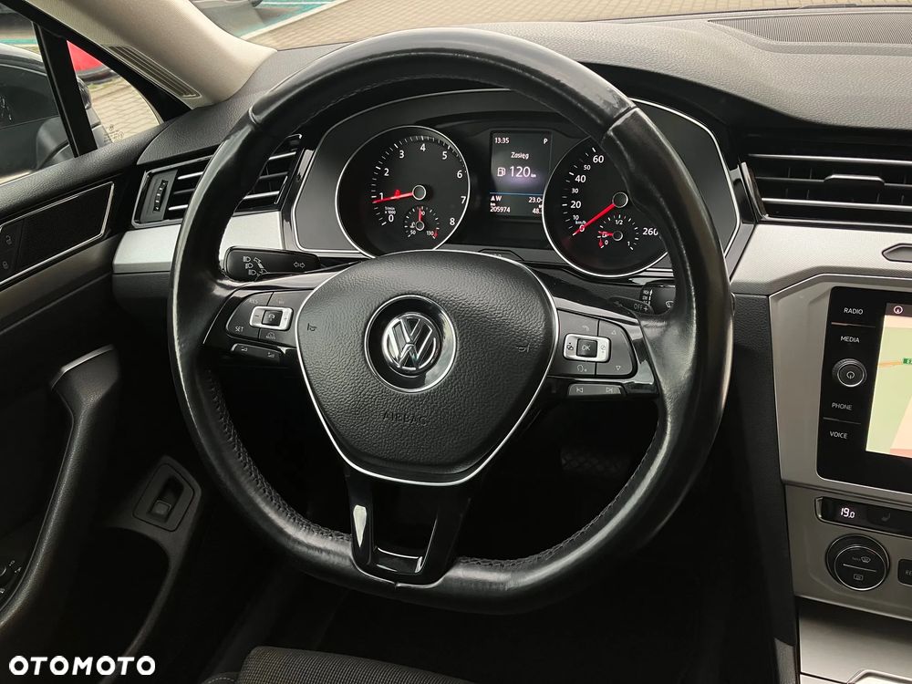 Volkswagen Passat - 22