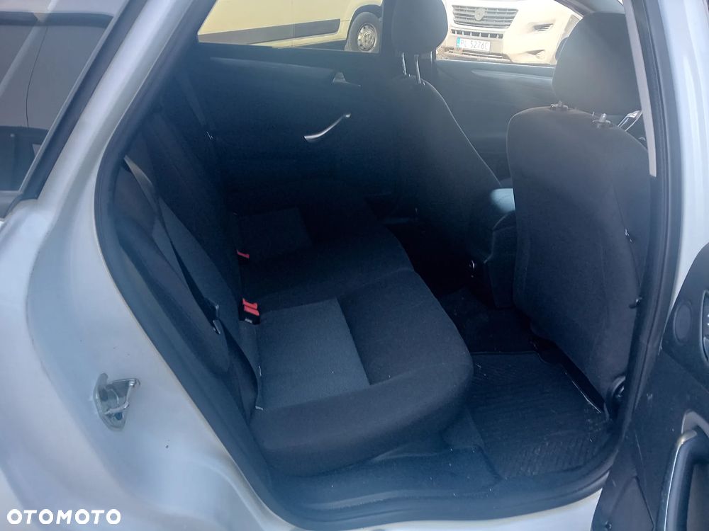Ford Mondeo SW - 11