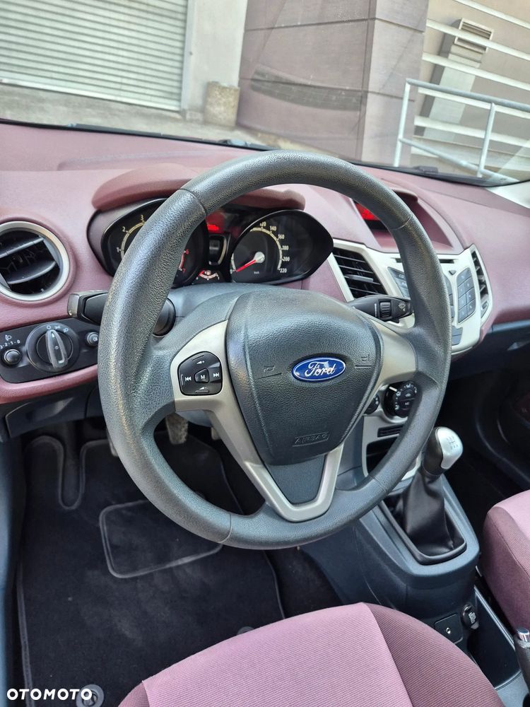 Ford Fiesta 1.25 Celebration - 33