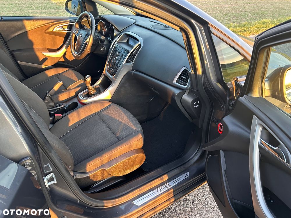 Opel Astra 1.6 Design Edition - 14