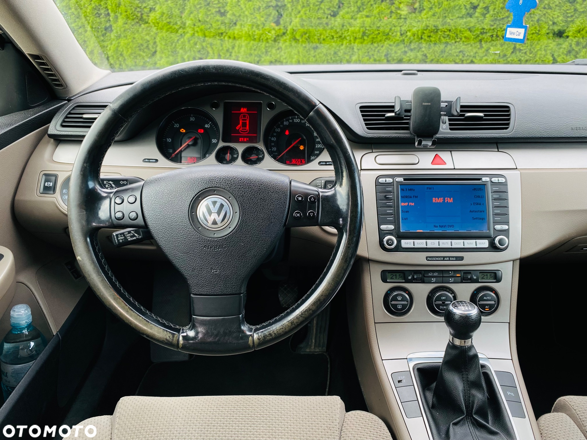 Volkswagen Passat - 25