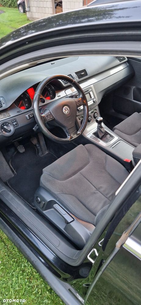 Volkswagen Passat 1.9 TDI DPF BlueMotion - 9