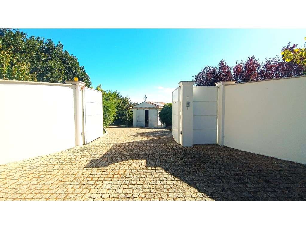 MORADIA T3 COM PISCINA COBERTA , QUINTAL E 2 GARAGENS, BELMONTE, BE... - Grande imagem: 2/60