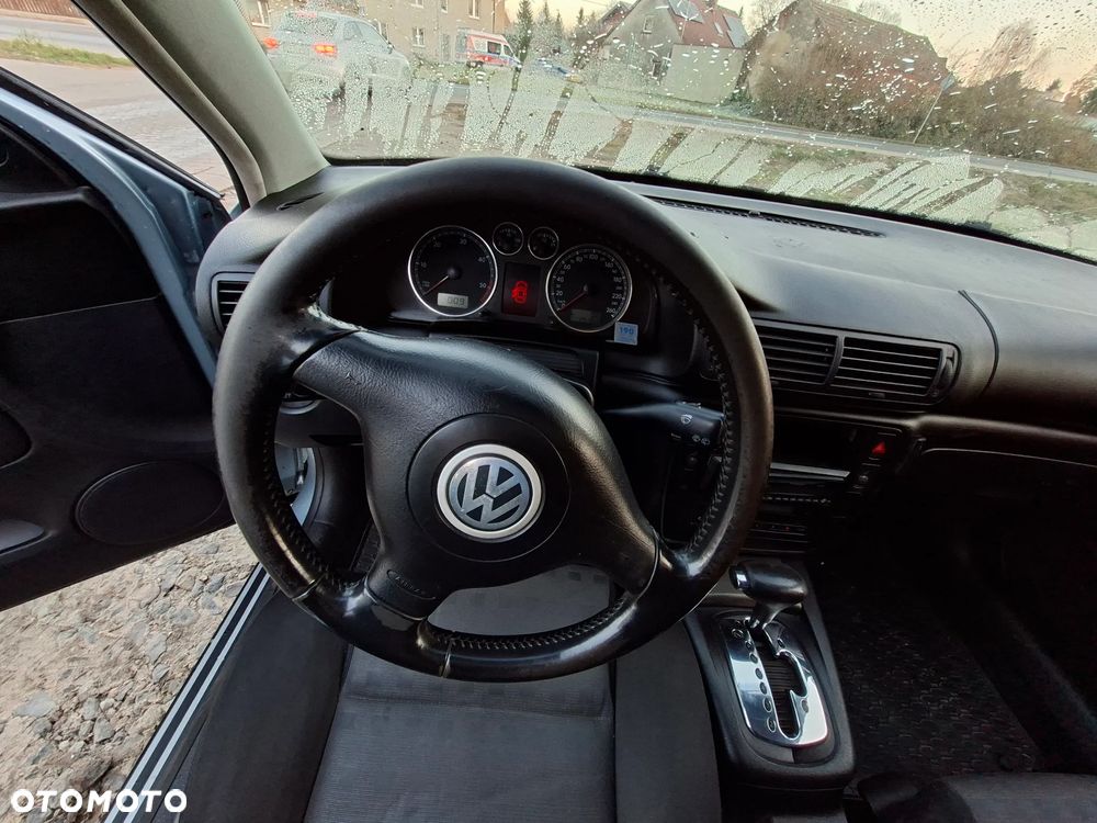 Volkswagen Passat 1.9 TDI Highline Tiptr - 10