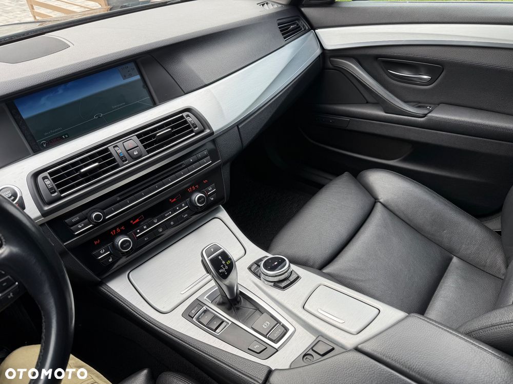 BMW Seria 5 525d Sport-Aut Luxury Line - 15