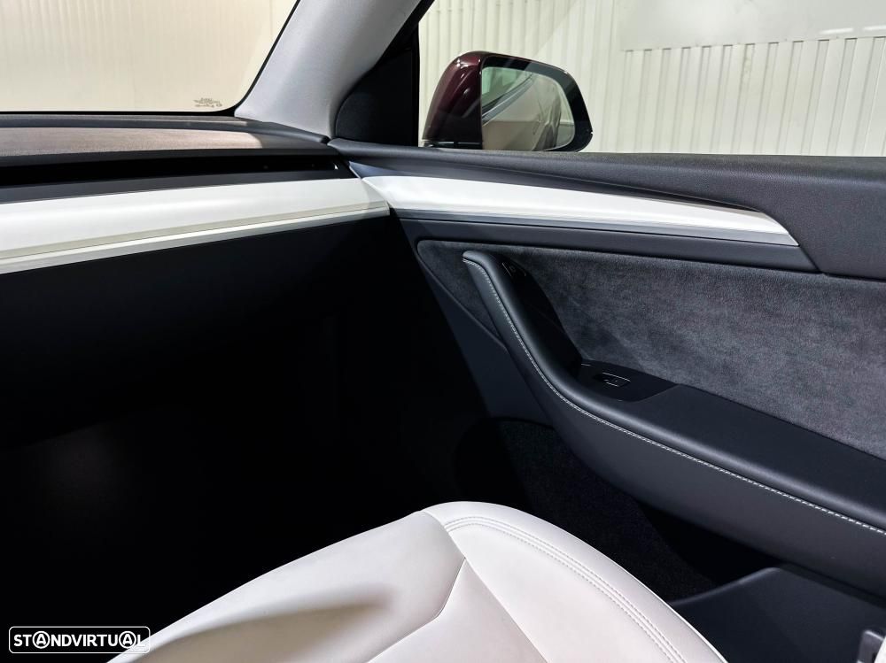 Tesla Model Y Performance Dual Motor AWD - 22