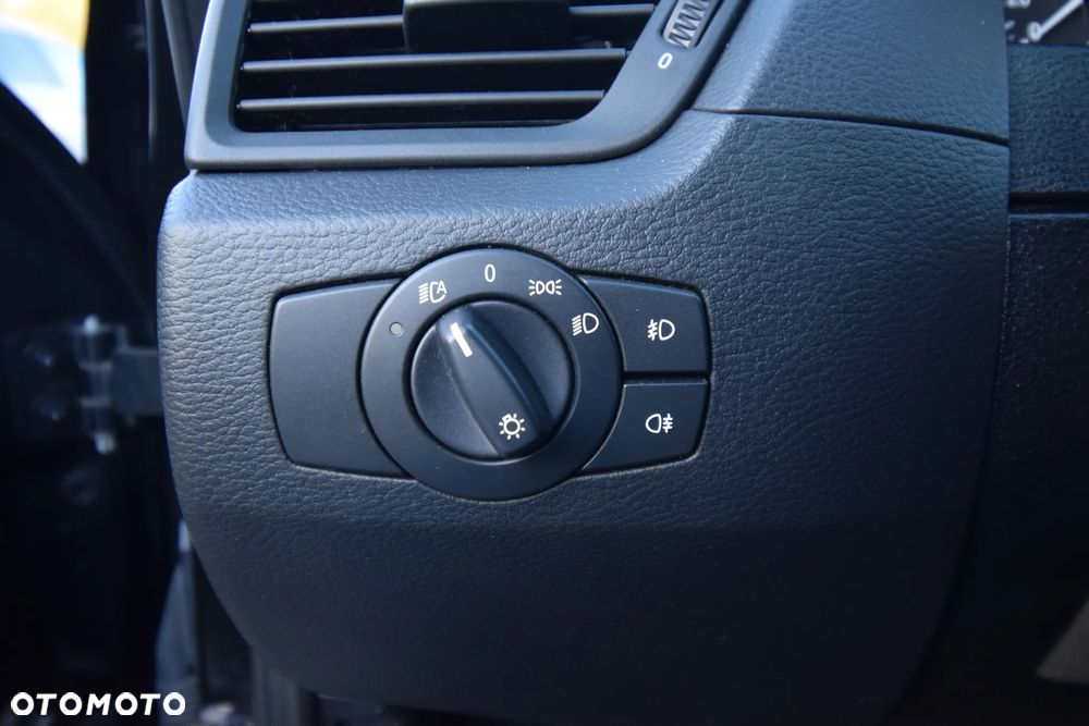 BMW X1 sDrive20d - 33