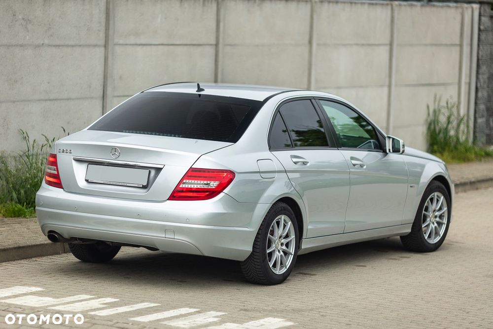 Mercedes-Benz Klasa C 200 CGI BlueEff Elegance - 19
