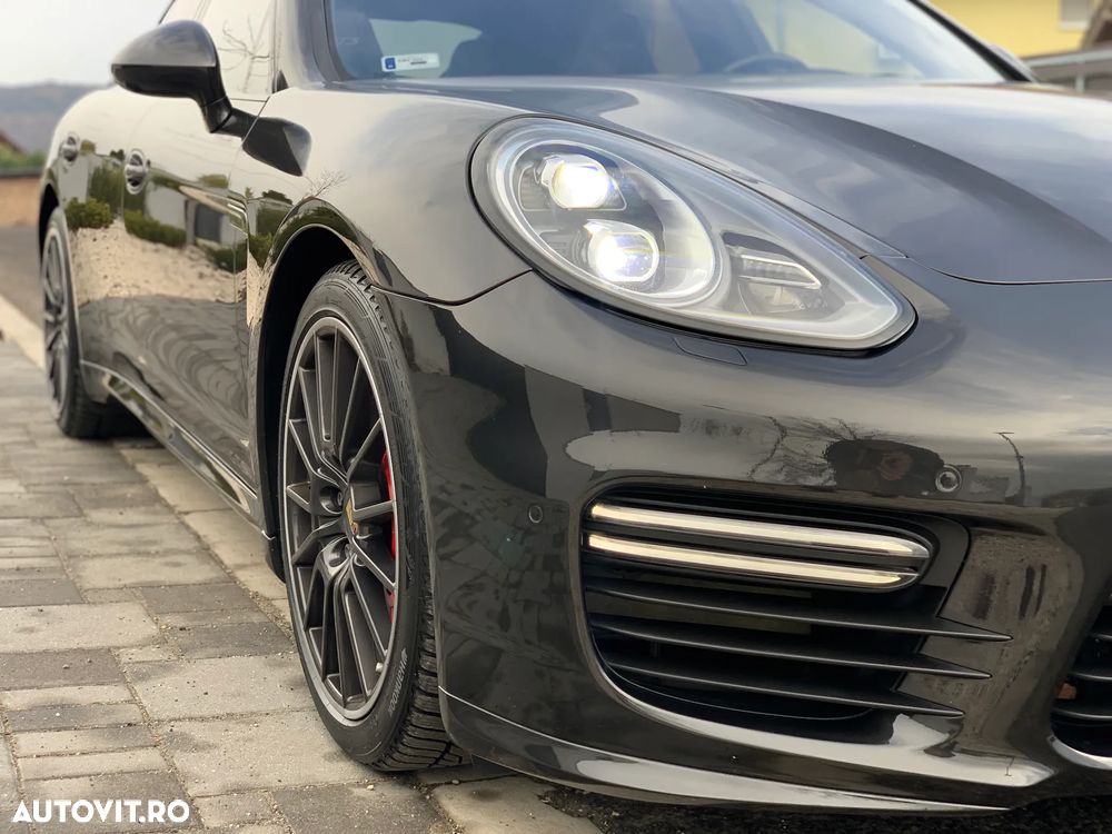 Porsche Panamera 4.8 PDK GTS - 27