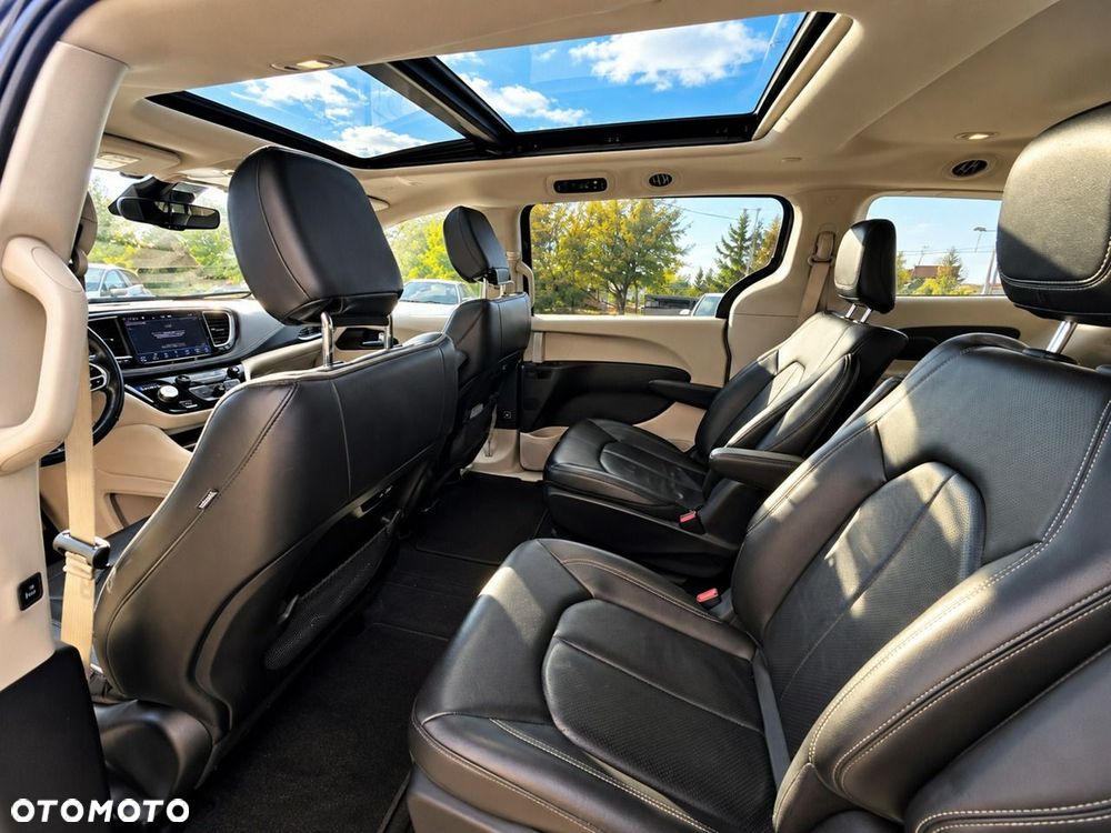 Chrysler Pacifica - 28