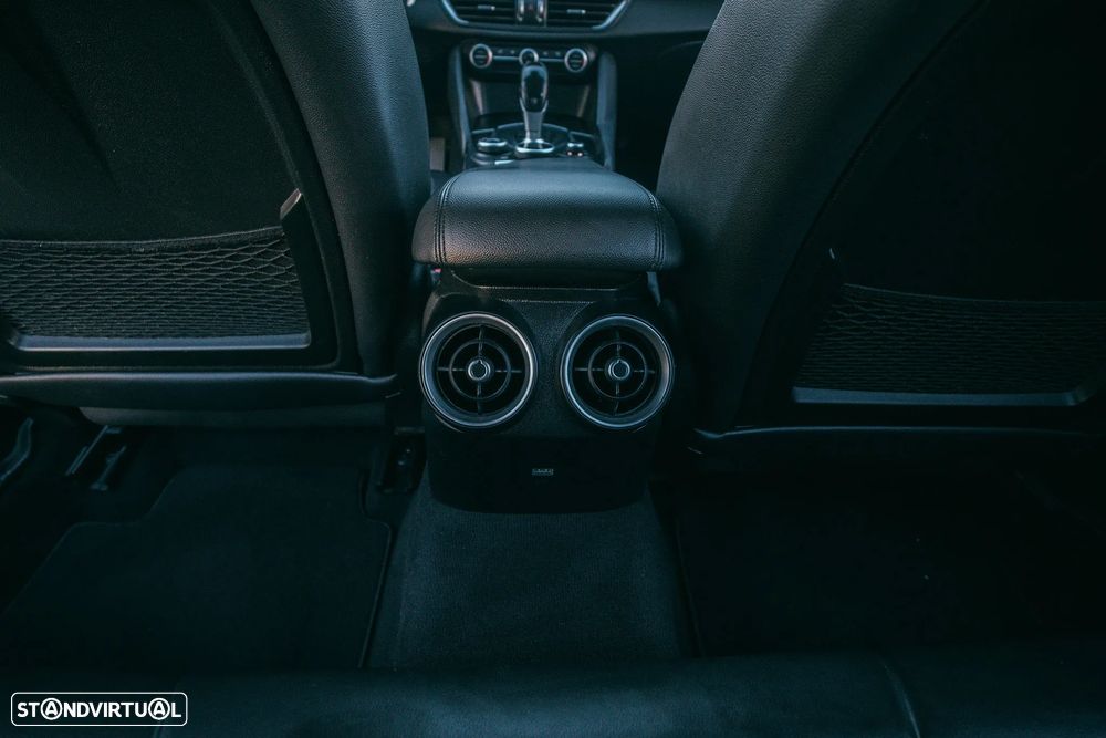 Alfa Romeo Giulia 2.2 D AT8 - 16