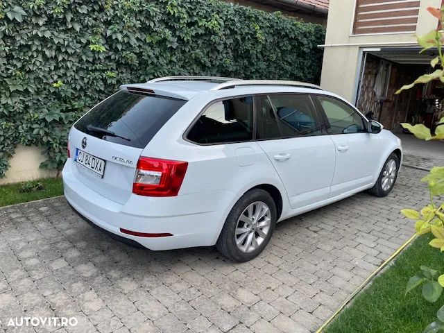 Skoda Octavia Combi Diesel 1.6 TDI Style - 6