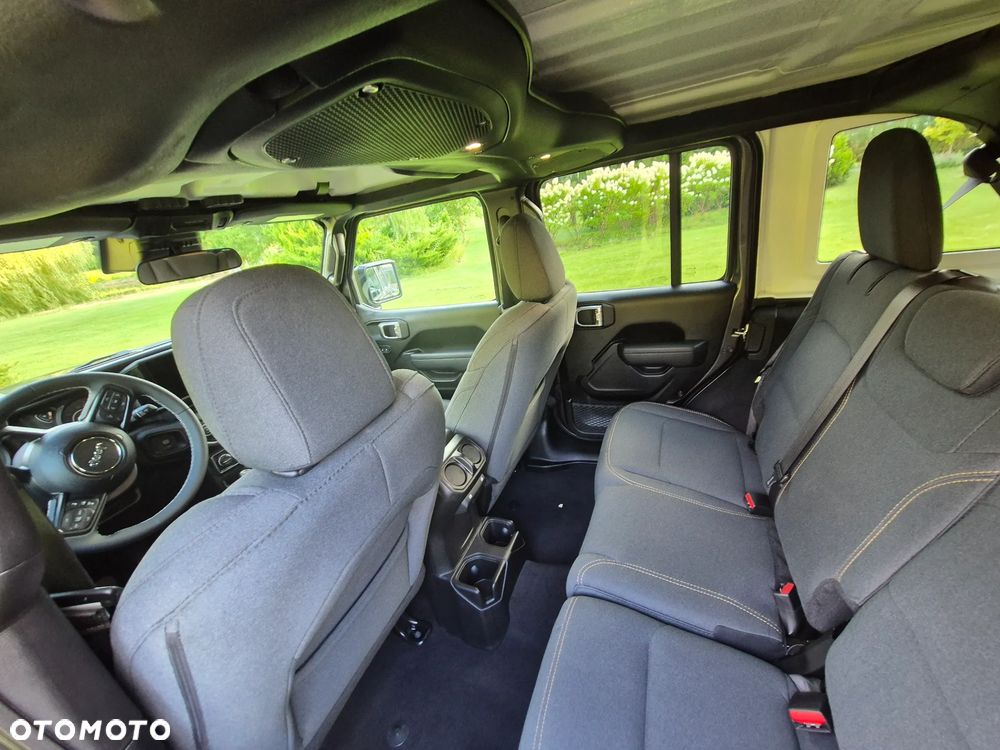 Jeep Wrangler - 11