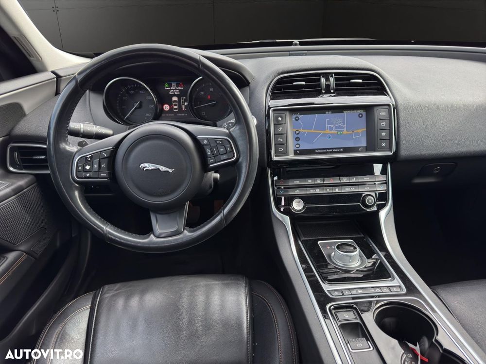 Jaguar XE - 9
