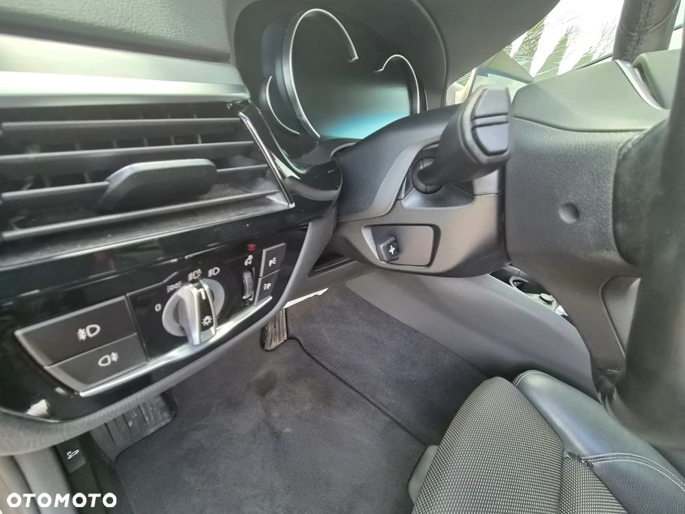 BMW Seria 5 530d xDrive Sport Line - 16