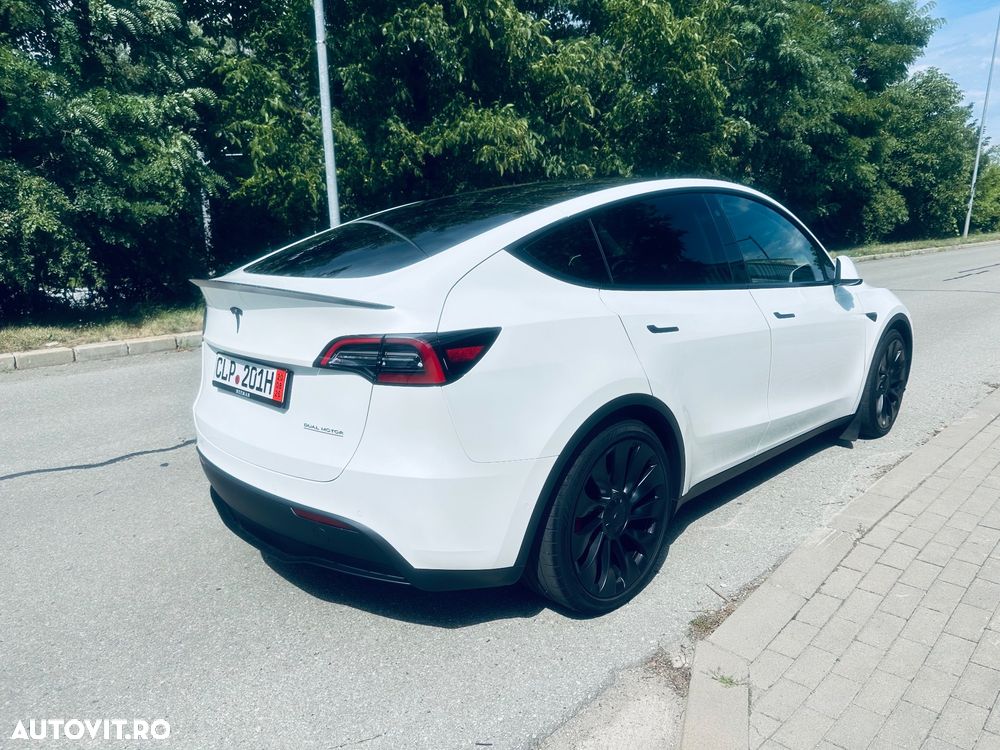 Tesla Model Y - 4
