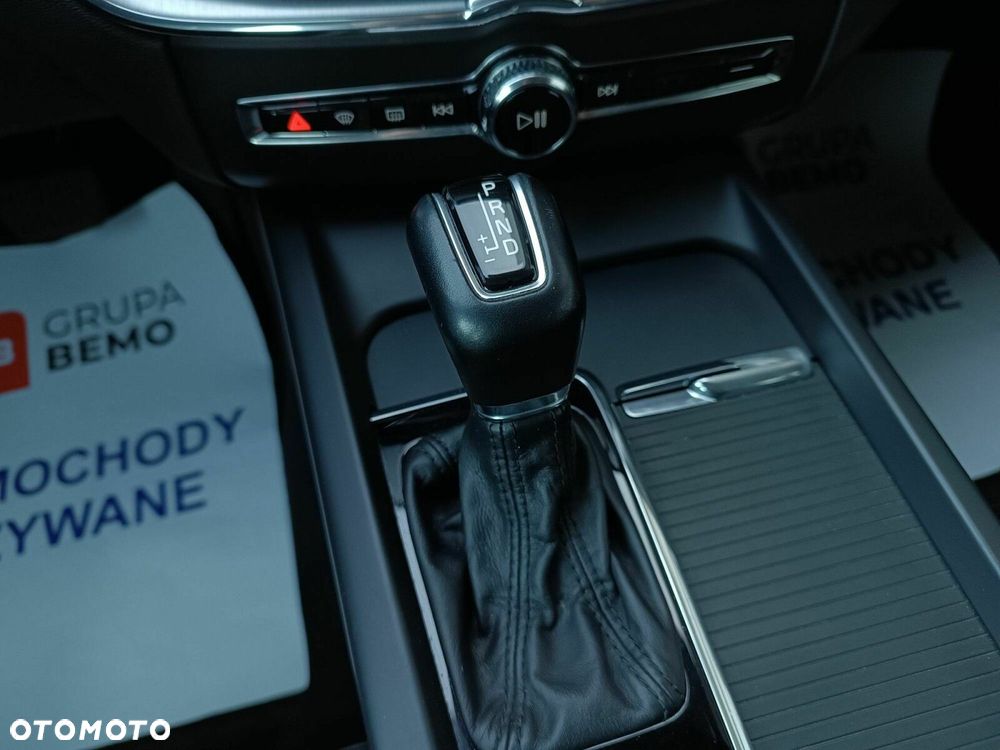 Volvo XC 60 T4 Momentum Pro - 24