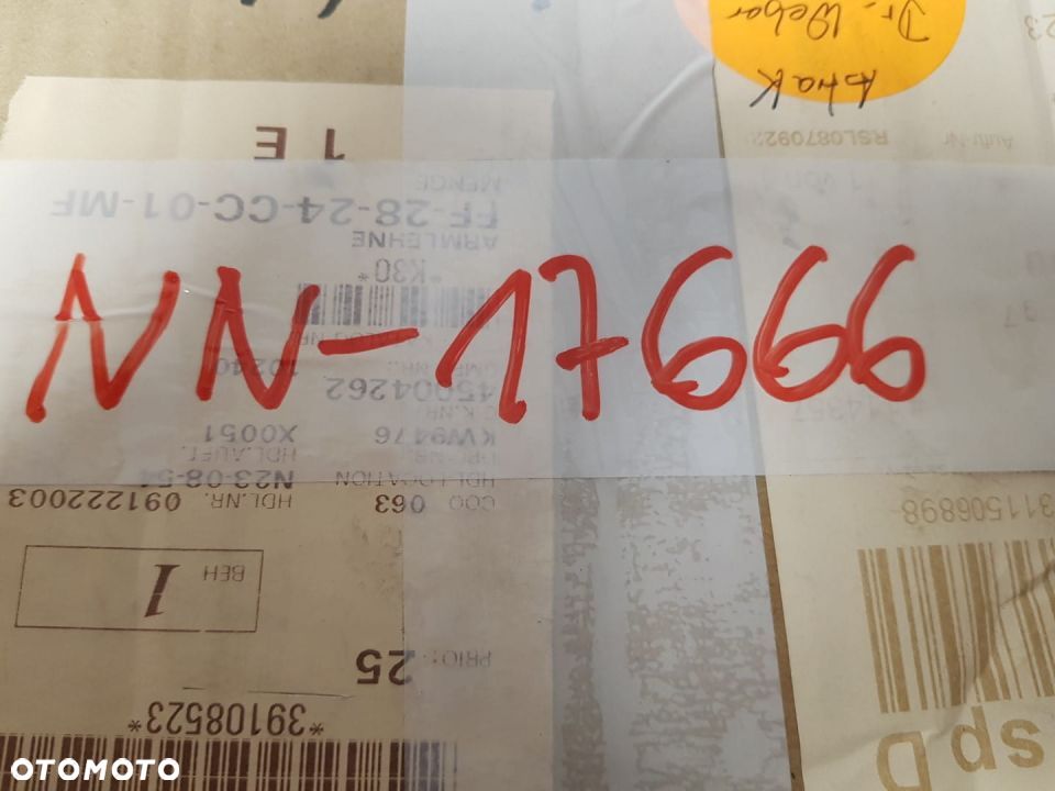 NOWY ORYGINAŁ GM PODŁOKIETNIK CZARNY SKÓRA OPEL ASTRA 5 V K 39108523 - 7