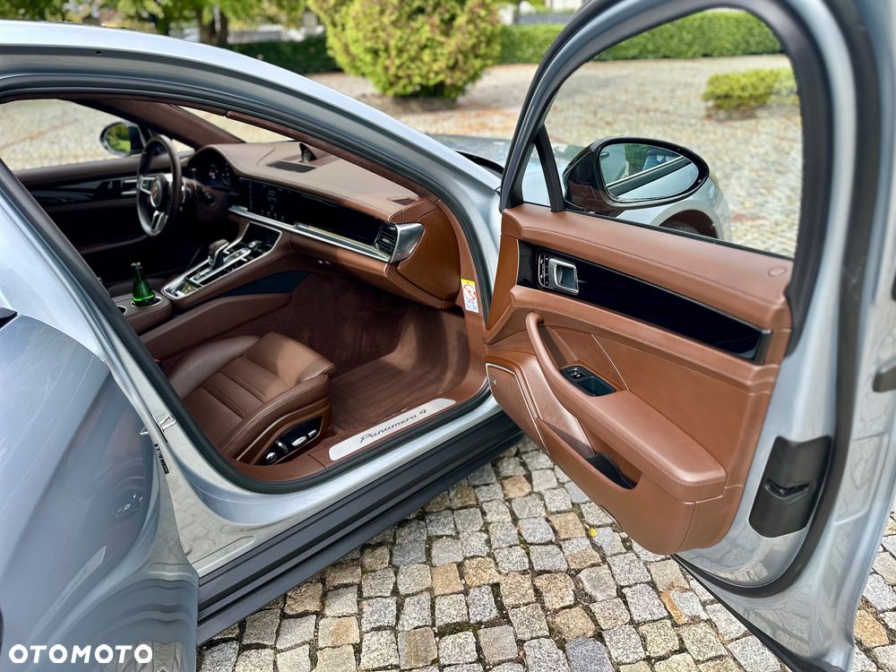 Porsche Panamera 4 - 30