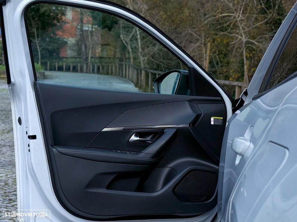 Peugeot 2008 1.2 PureTech Allure - 23