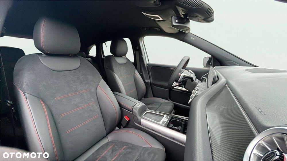 Mercedes-Benz GLA - 9