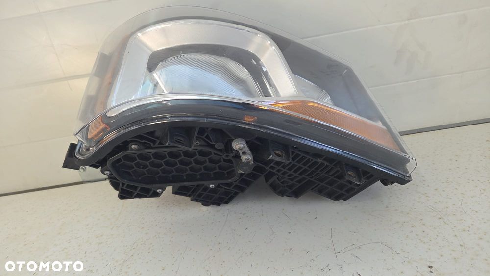 Lampa przednia reflektor H7 Scania 2674385 - 3