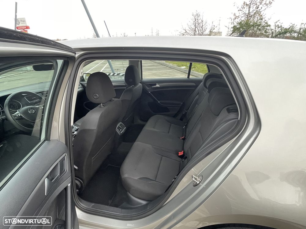 VW Golf 1.6 TDI Confortline - 38