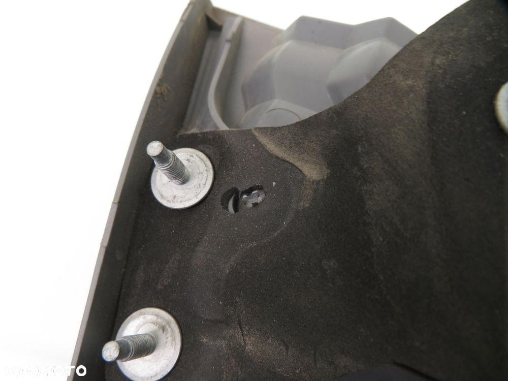 LAMPA PRAWA TYLNA KLAPA HONDA CIVIC VIII SEDAN USA - 2
