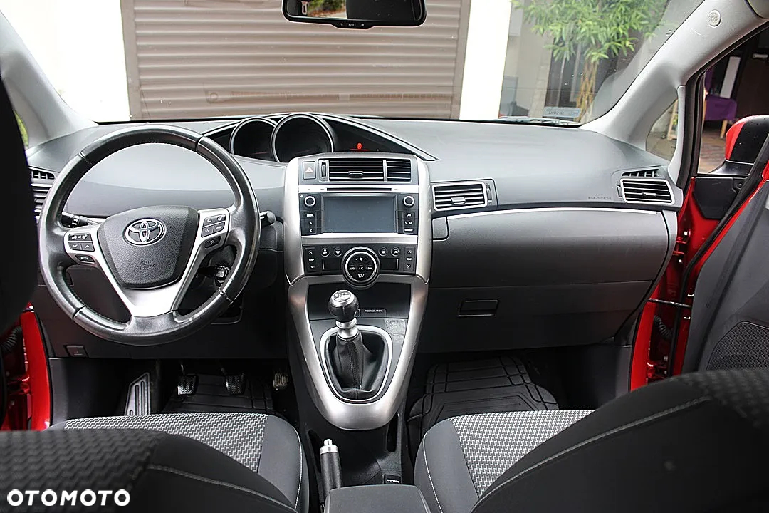 Toyota Verso 1.6 Premium - 14
