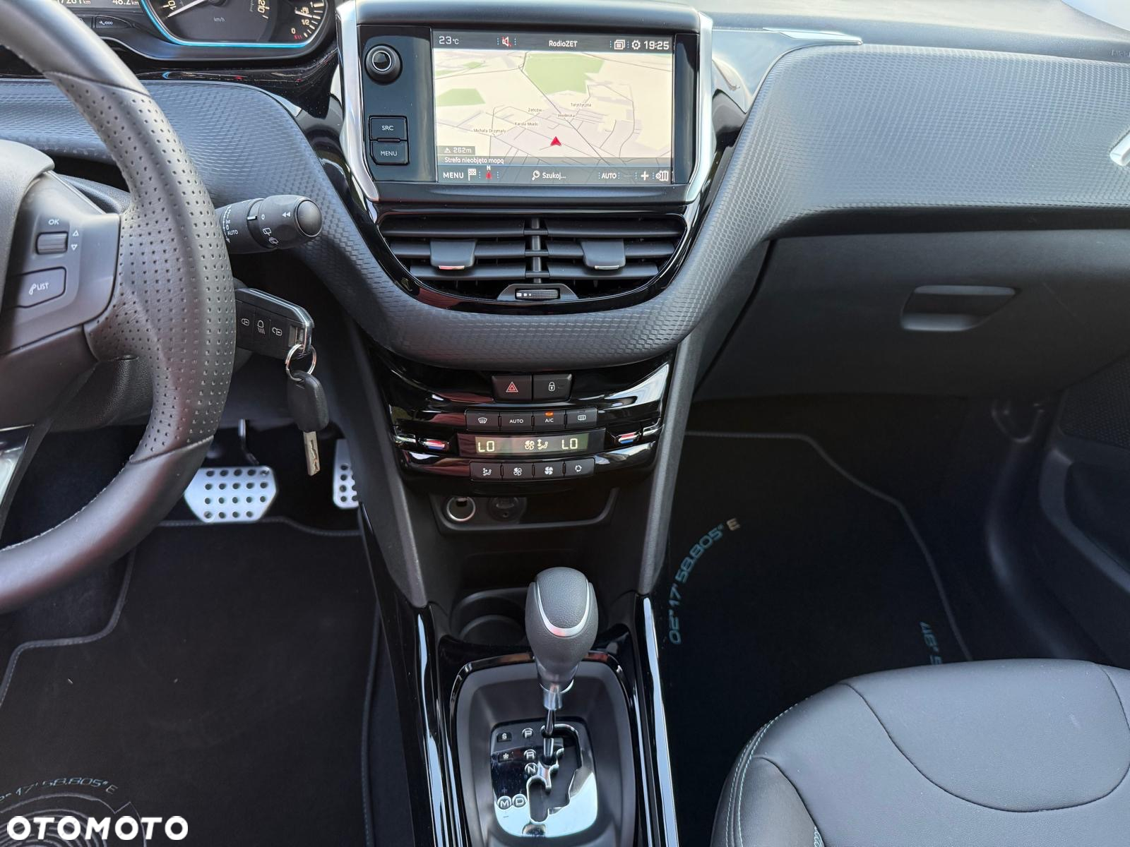 Peugeot 2008 1.2 Pure Tech GPF Allure S&S EAT6 - 14
