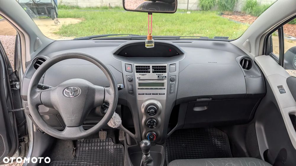 Toyota Yaris - 17