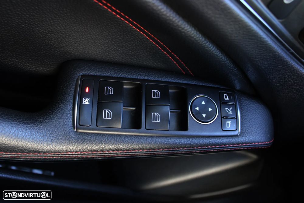 Mercedes-Benz A 45 AMG 4Matic Speedshift 7G-DCT - 47