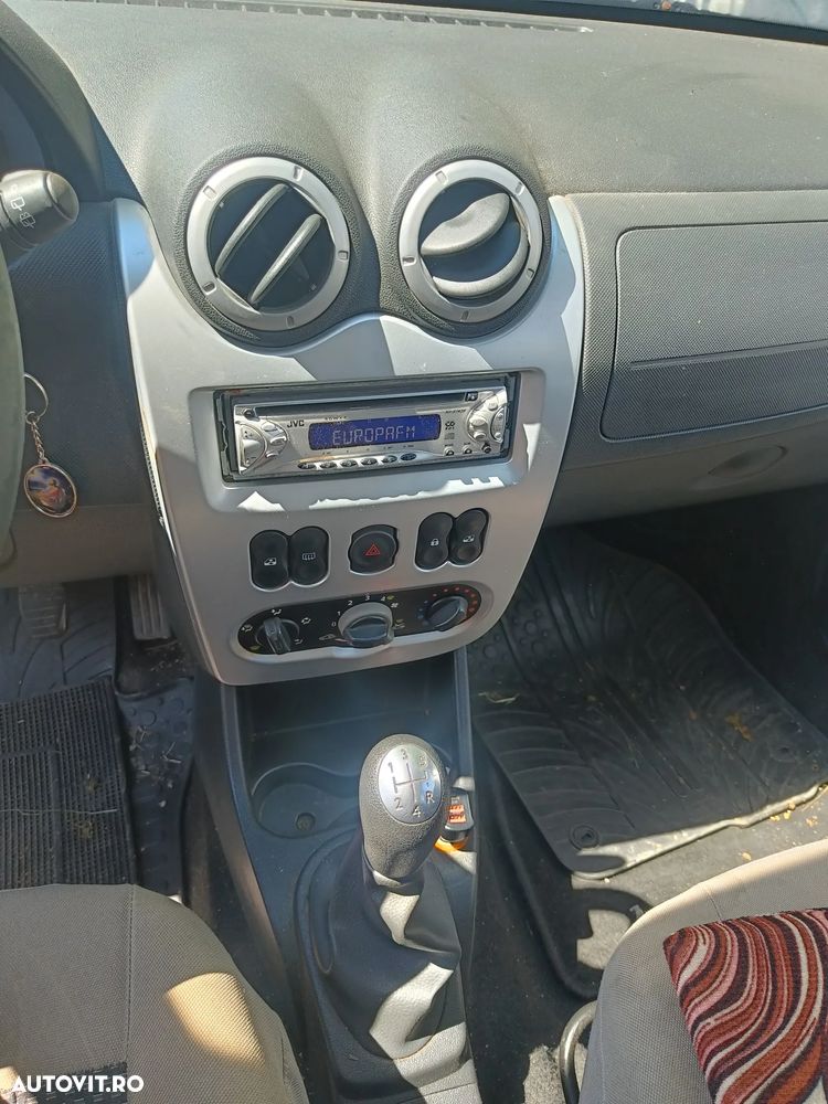 Dacia Sandero - 5
