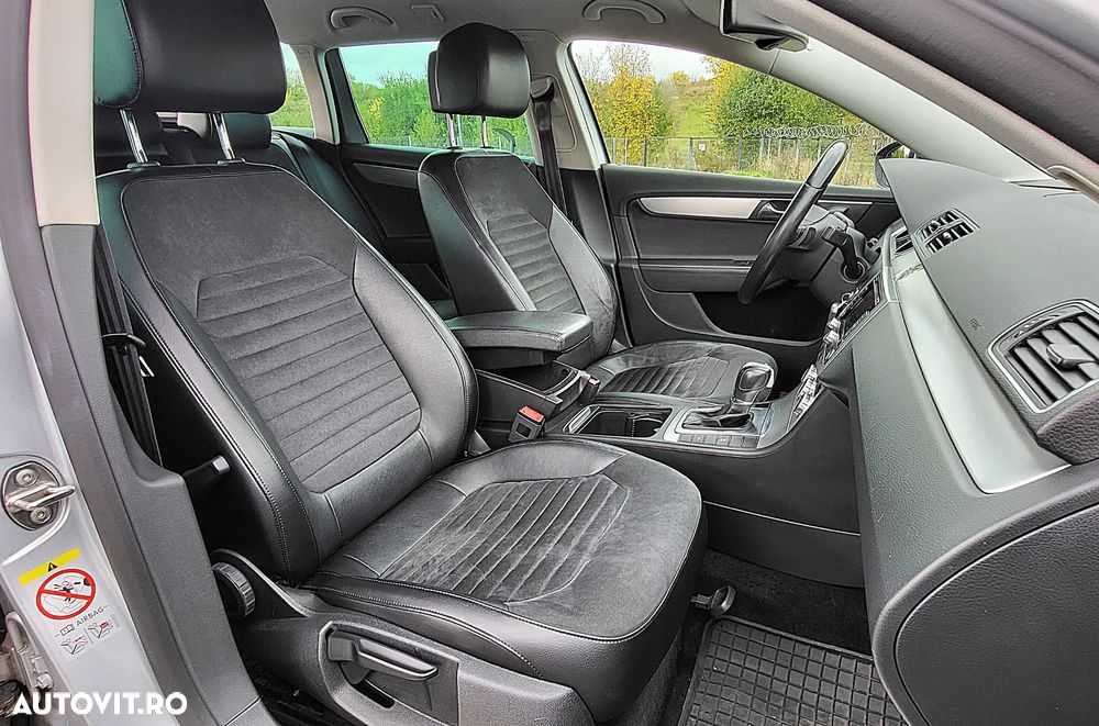 Volkswagen Passat Variant 2.0 TDI BlueMotion Technology DSG Highline - 32