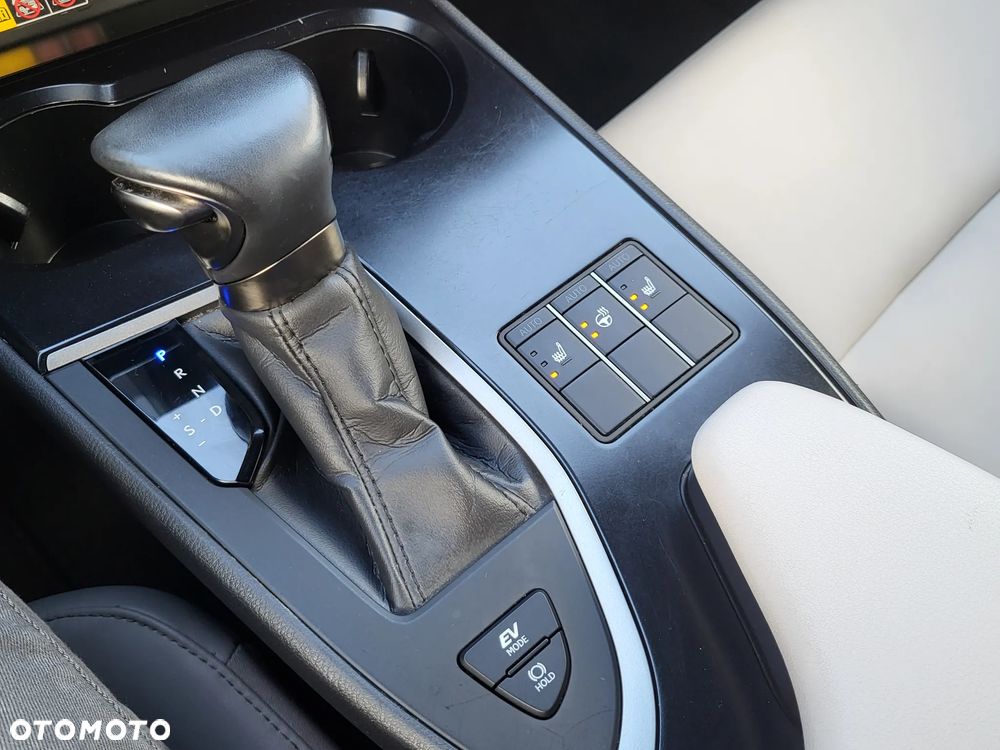 Lexus UX 250h GPF F Sport AWD - 20